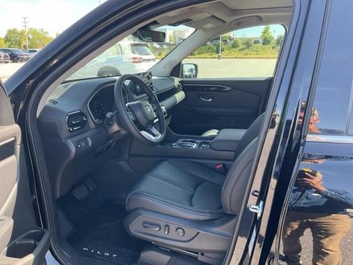 2025 Honda Pilot Touring 8-Passenger