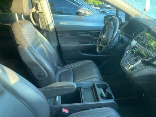 White Diamond Pearl 2019 Honda Odyssey EX-L