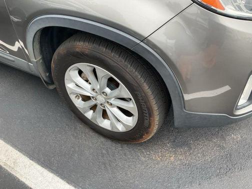 Titanium Silver 2014 Kia Sorento EX