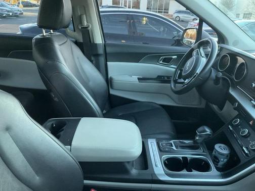 2022 Kia Carnival LXS