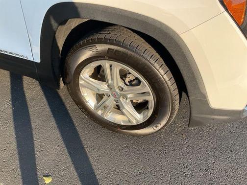 Summit White 2022 GMC Terrain SLE