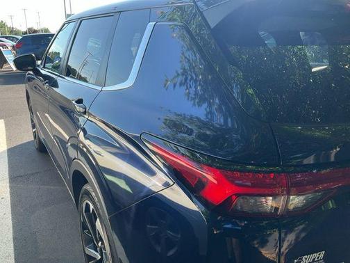 -Select- 2022 Mitsubishi Outlander SE