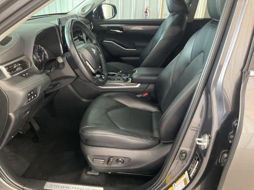 Magnetic Gray Metallic 2022 Toyota Highlander Limited
