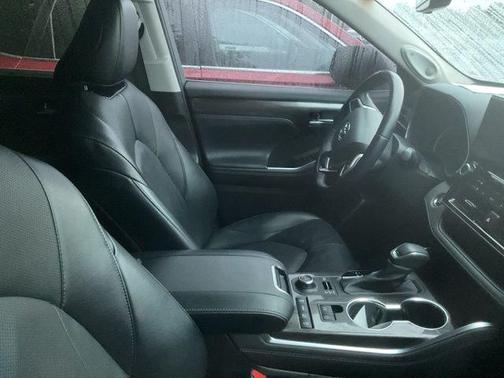 Magnetic Gray Metallic 2022 Toyota Highlander Limited