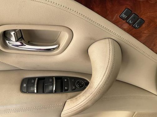 2016 INFINITI QX80 Base