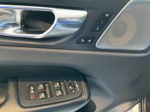 2019 Volvo XC60 Recharge Plug-In Hybrid T8 R-Design