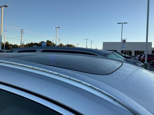 2019 Volvo XC60 Recharge Plug-In Hybrid T8 R-Design