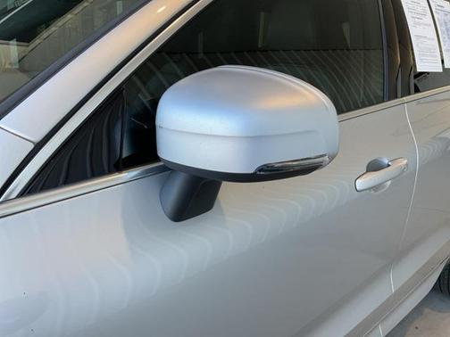 2019 Volvo XC60 Recharge Plug-In Hybrid T8 R-Design