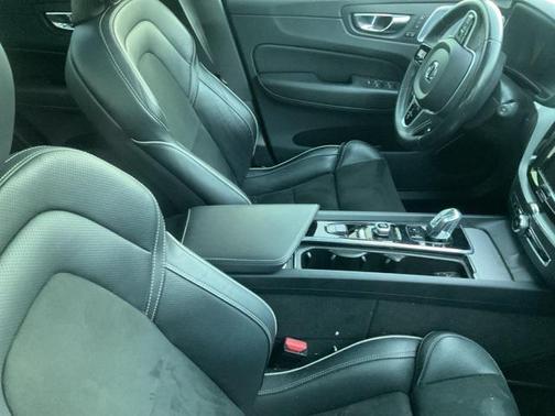 2019 Volvo XC60 Recharge Plug-In Hybrid T8 R-Design