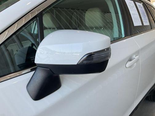Crystal White Pearl 2016 Subaru Outback 2.5i Limited