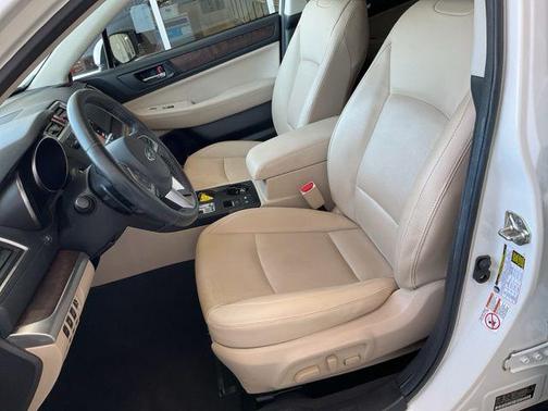 Crystal White Pearl 2016 Subaru Outback 2.5i Limited