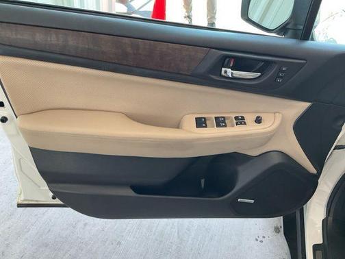 Crystal White Pearl 2016 Subaru Outback 2.5i Limited