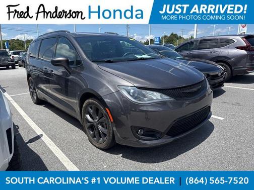 2020 Chrysler Pacifica Touring L