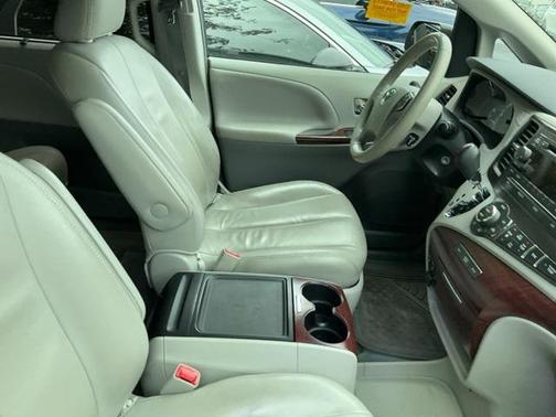 2014 Toyota Sienna XLE