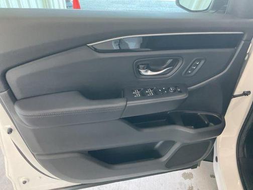 Platinum White 2025 Honda Pilot Touring 8-Passenger