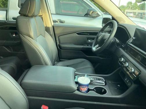 Platinum White 2025 Honda Pilot Touring 8-Passenger