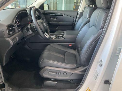 Platinum White 2025 Honda Pilot Touring 8-Passenger