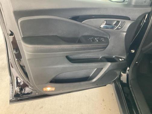 2022 Honda Pilot AWD Black Edition