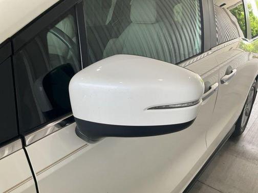White Diamond Pearl 2019 Honda Odyssey EX-L