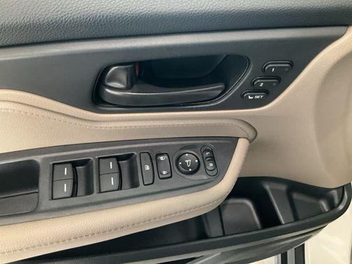 White Diamond Pearl 2019 Honda Odyssey EX-L
