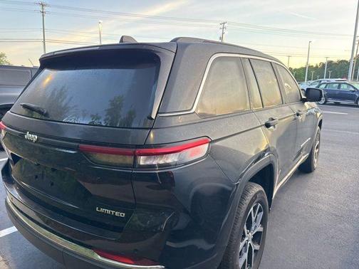 Diamond Black Crystal Pearlcoat 2025 Jeep Grand Cherokee Limited