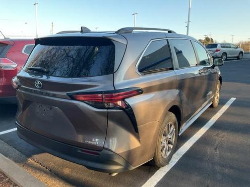2021 Toyota Sienna LE