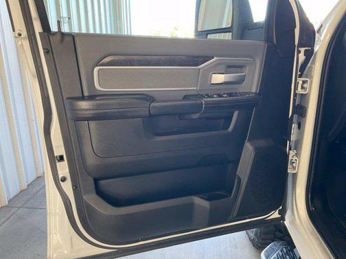 Bright White Clearcoat 2023 RAM 2500 Big Horn Crew Cab 4x4 6'4' Box