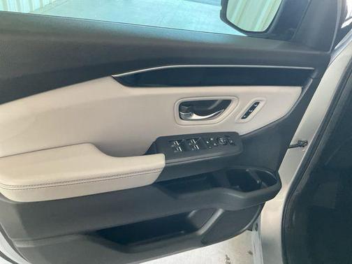 Silver Metallic 2024 Honda Pilot EX-L 7 Passenger