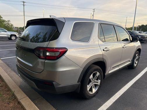 Silver Metallic 2024 Honda Pilot EX-L 7 Passenger