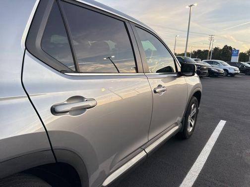 Silver Metallic 2024 Honda Pilot EX-L 7 Passenger