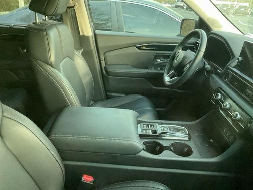 Crystal Black Pearl 2025 Honda Pilot EX-L