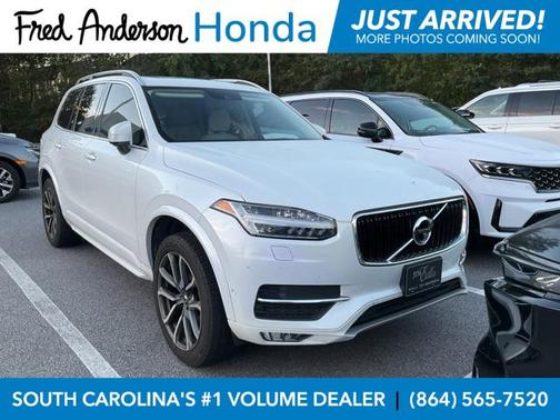 2017 Volvo XC90 T6 Momentum