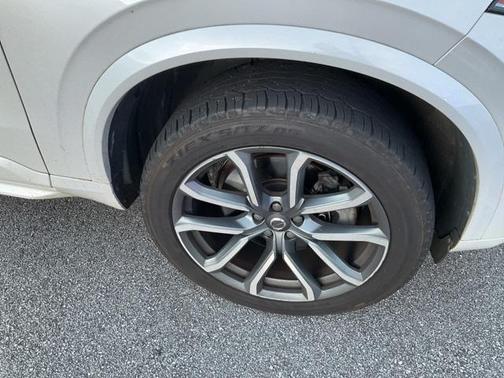 2017 Volvo XC90 T6 Momentum