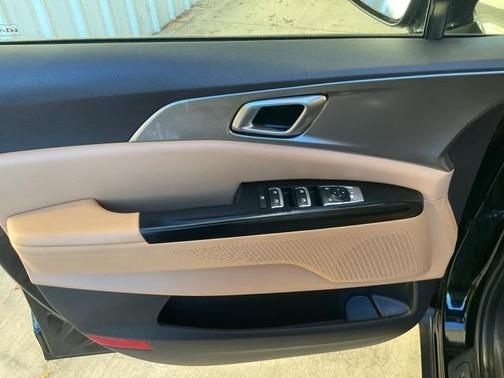 2023 Kia Carnival LX