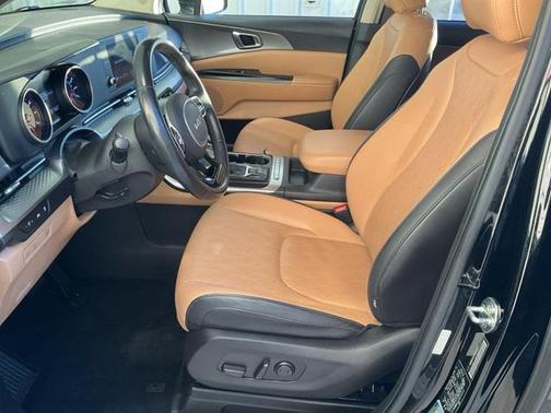 2023 Kia Carnival LX