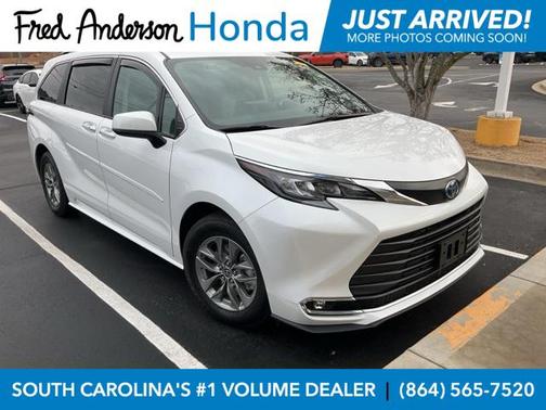 2024 Toyota Sienna XLE