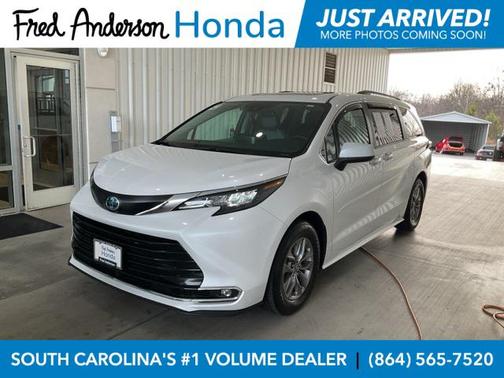 2024 Toyota Sienna XLE