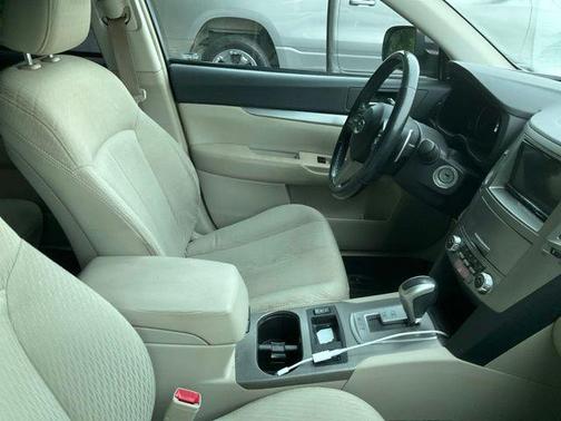 Satin White Pearl 2010 Subaru Outback 2.5 i Premium