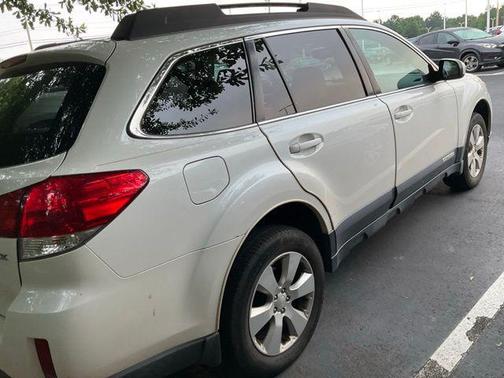 Satin White Pearl 2010 Subaru Outback 2.5 i Premium