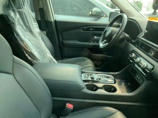 Platinum White 2024 Honda Pilot EX-L