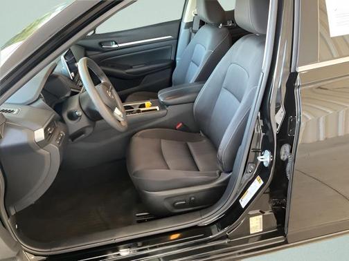 Super Black 2022 Nissan Altima 2.5 SV