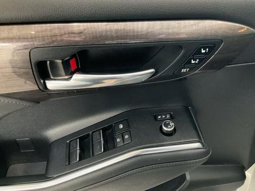 Celestial Silver Metallic 2023 Toyota Highlander Hybrid Limited