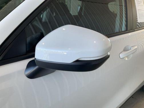 Platinum White Pearl 2023 Honda HR-V LX