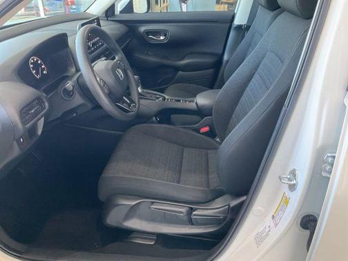 Platinum White Pearl 2023 Honda HR-V LX