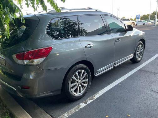 Gun Metallic 2015 Nissan Pathfinder SL