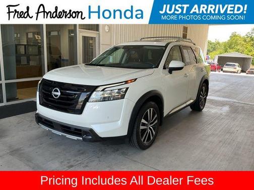 Pearl White Tricoat 2023 Nissan Pathfinder Platinum FWD