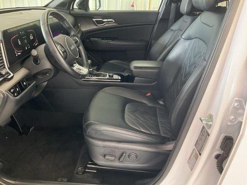 Glacial White Pearl 2023 Kia Sportage X-Line