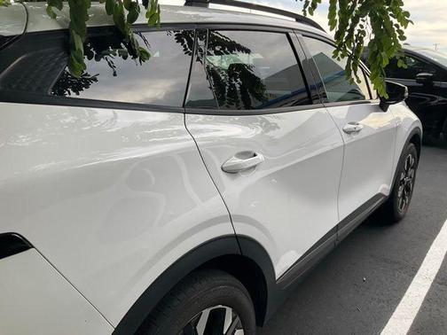 Glacial White Pearl 2023 Kia Sportage X-Line