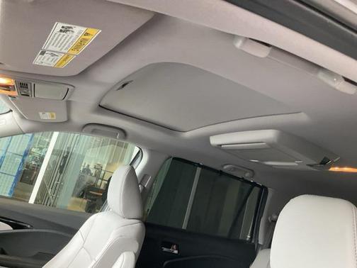 2022 Honda Pilot Touring 8-Passenger