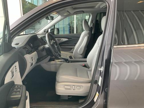 2022 Honda Pilot Touring 8-Passenger
